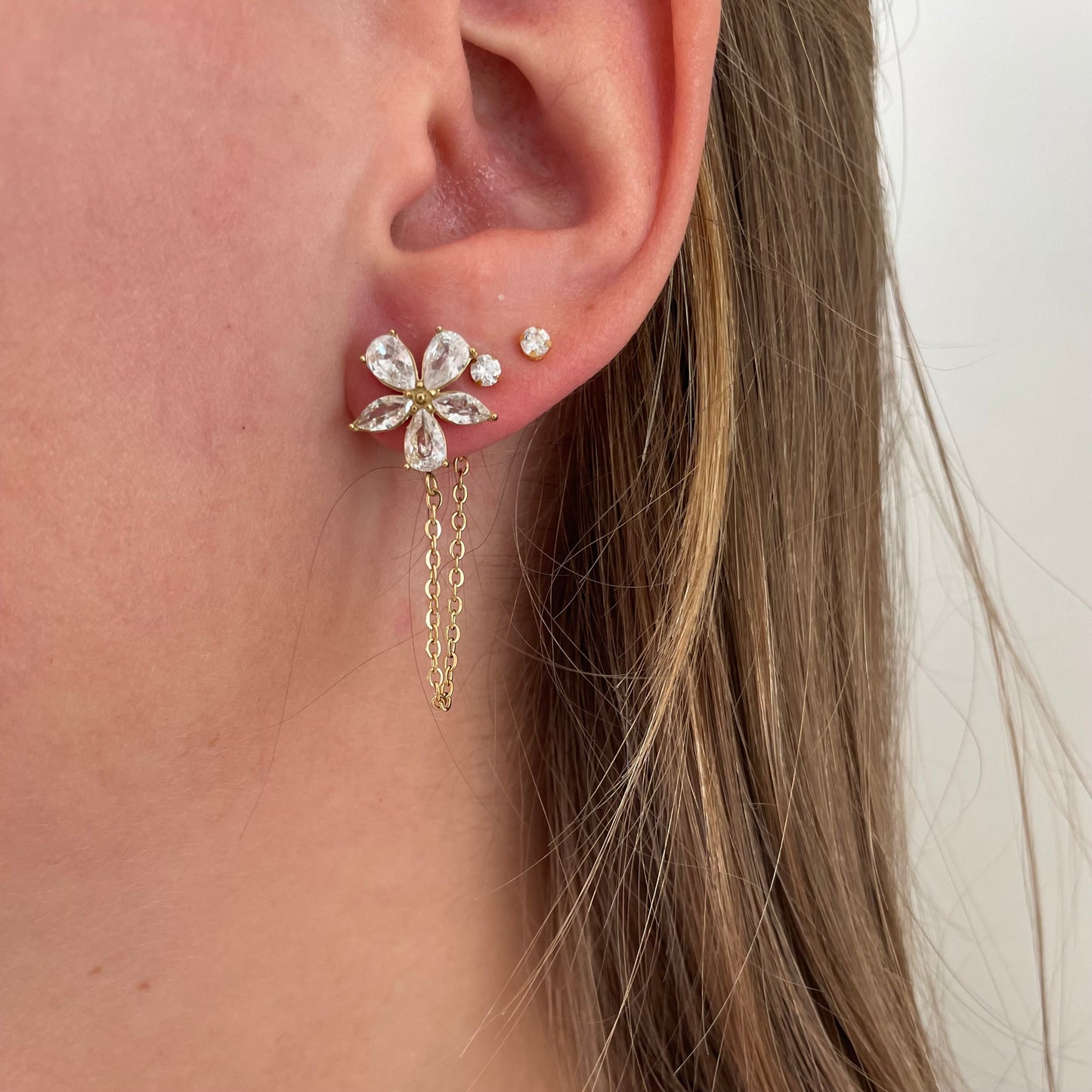 Flower-chain earstuds