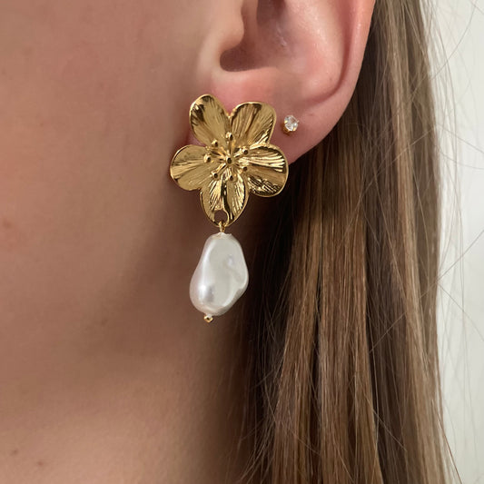 Flower-pearl earstuds