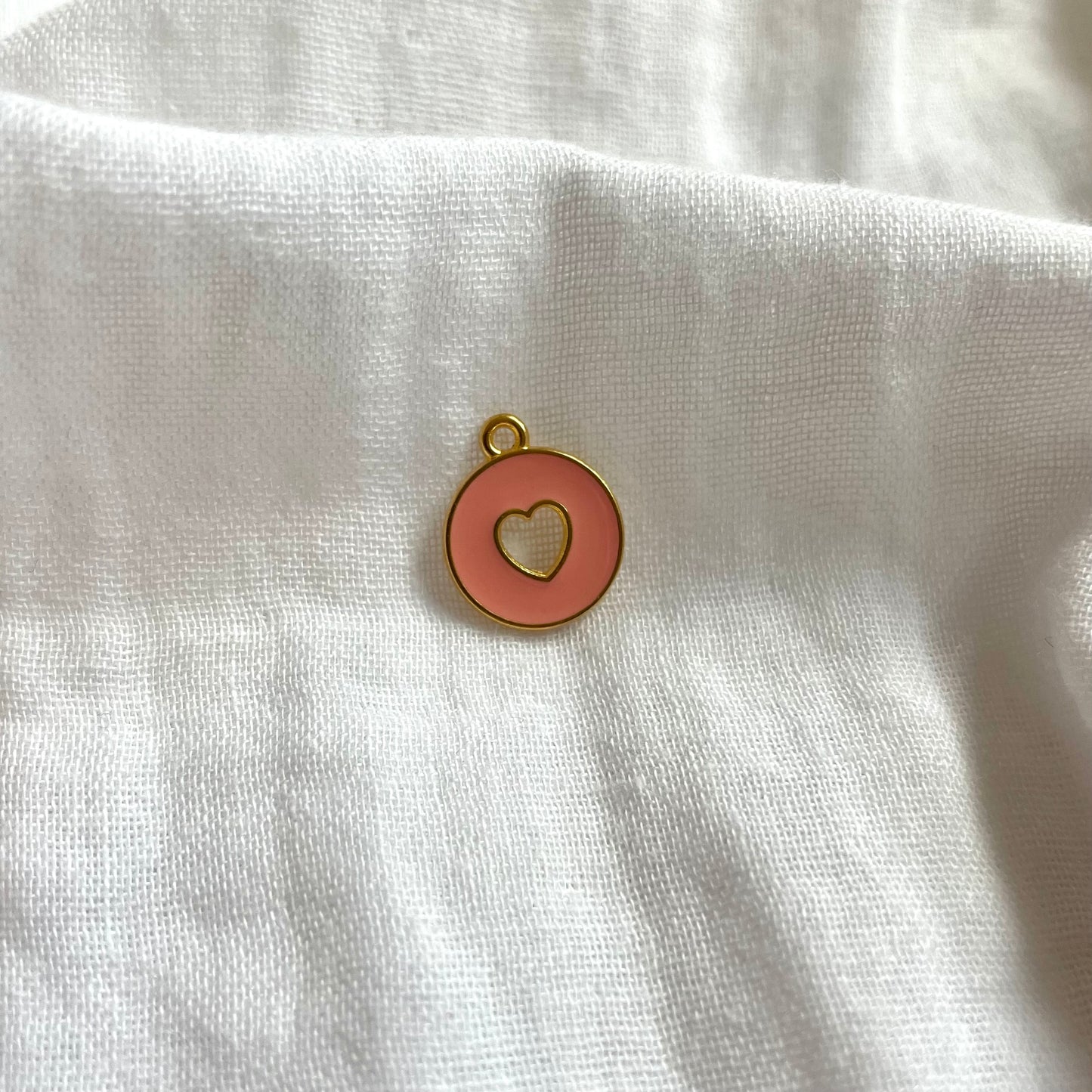 Charm: zalmroze open hartje