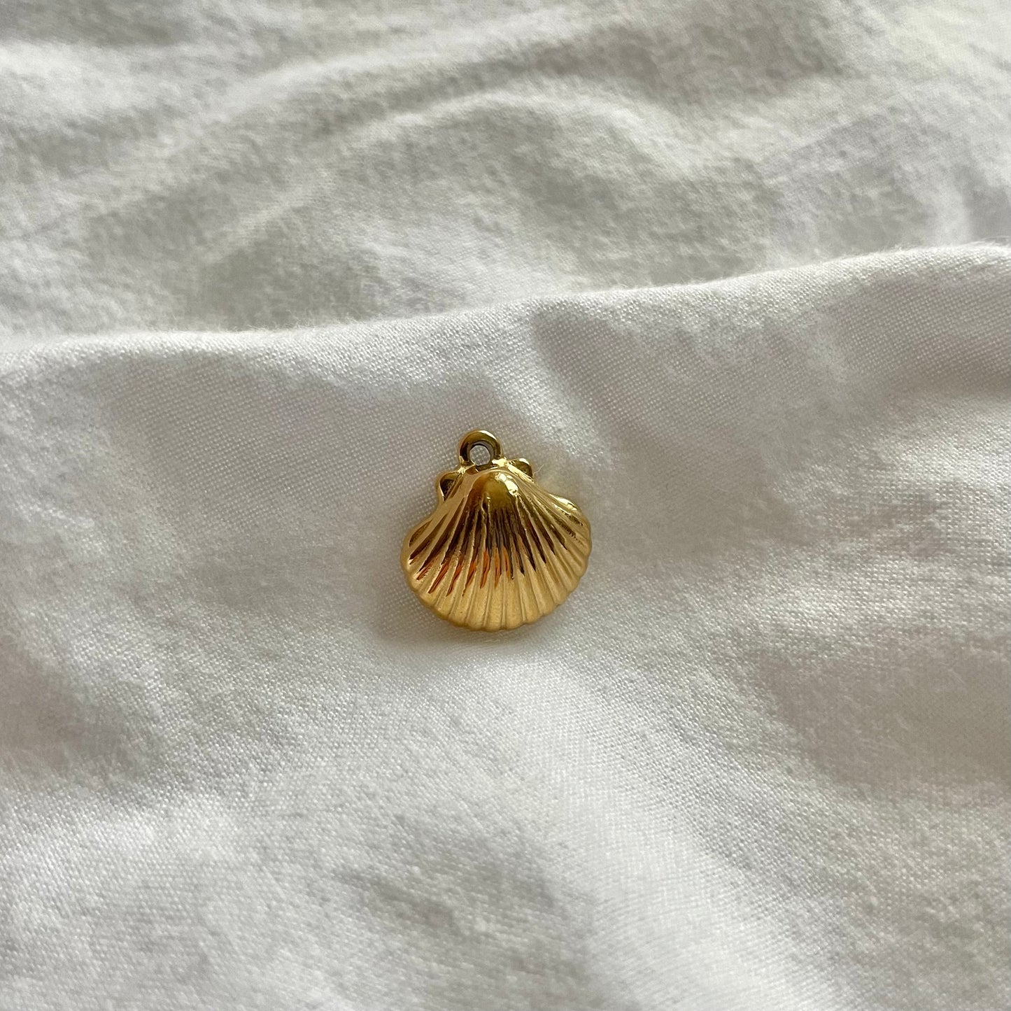 Charm: gouden schelp