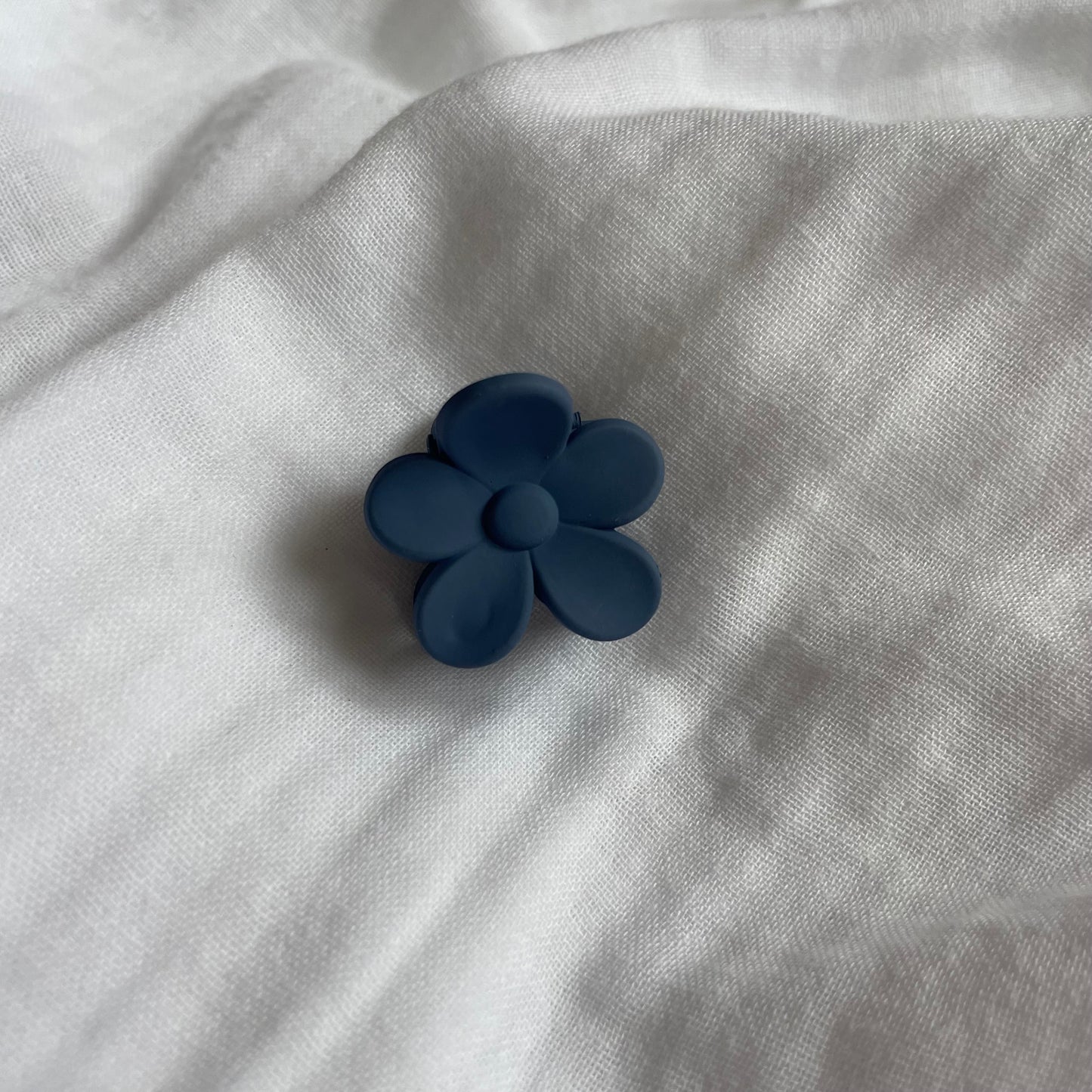 Mini flower clip - navy