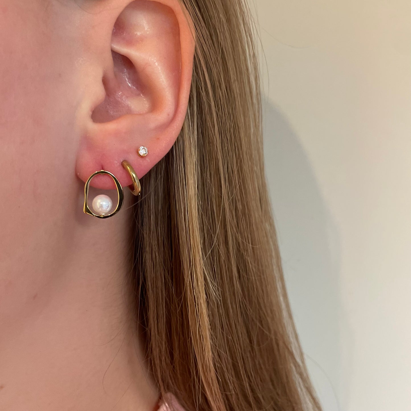 Petite pearl earstuds