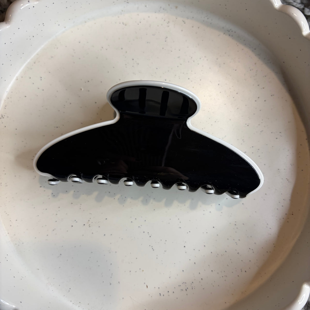 Black - white hairclip