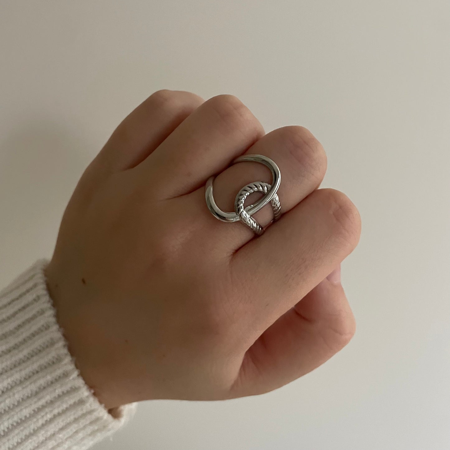 Double oval ring