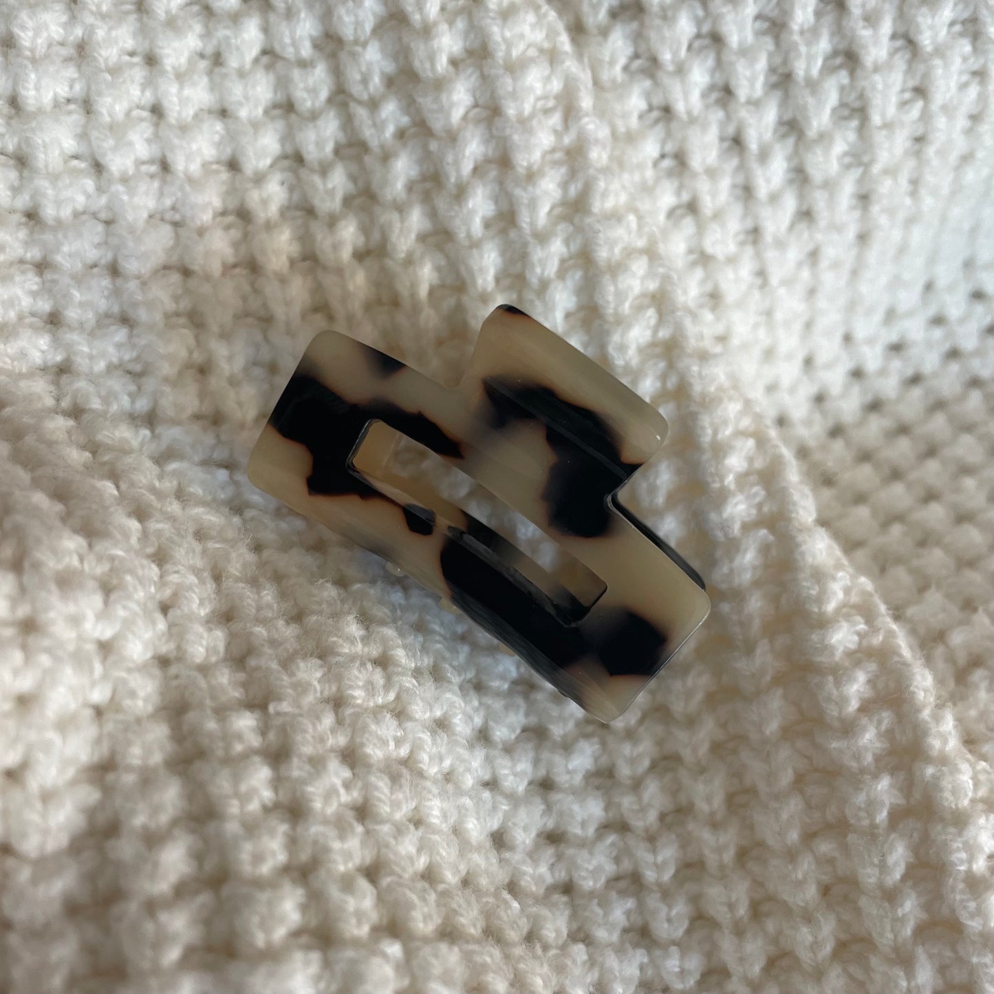 Light leopard hairclip