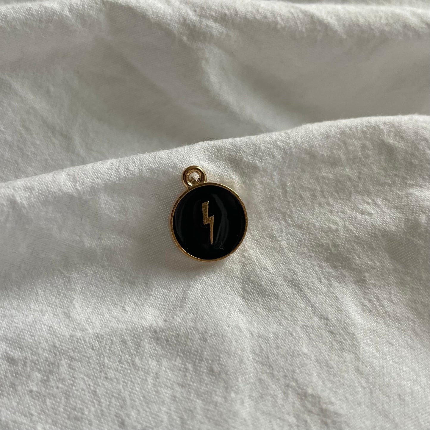 Charm: zwarte bliksem