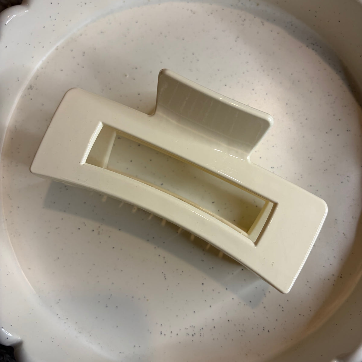Off white hairclip