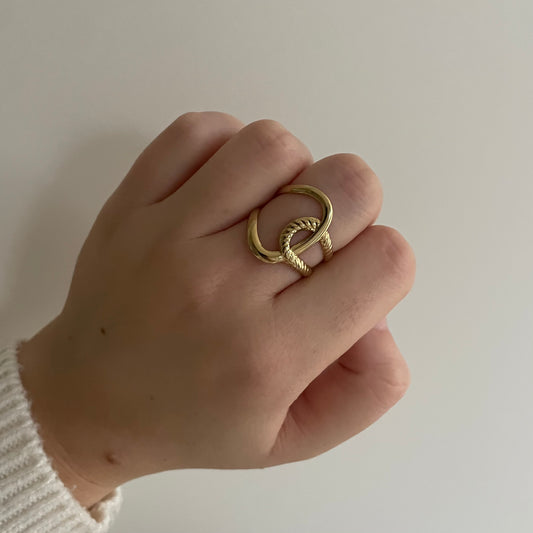 Double oval ring