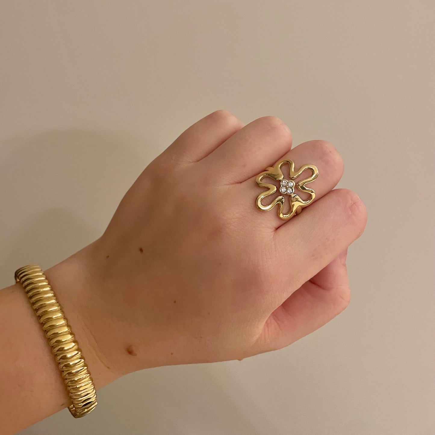 Funcky diamond flower ring