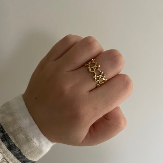 Small flowers ring