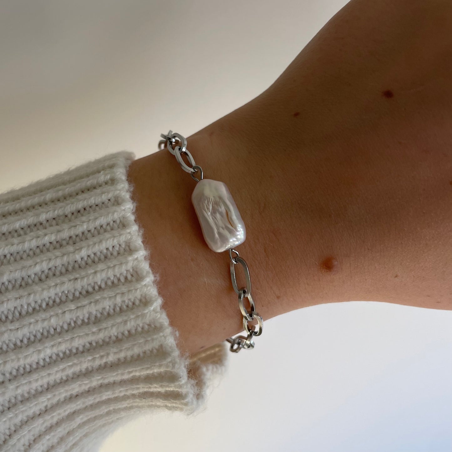 Pearl-chain bracelet