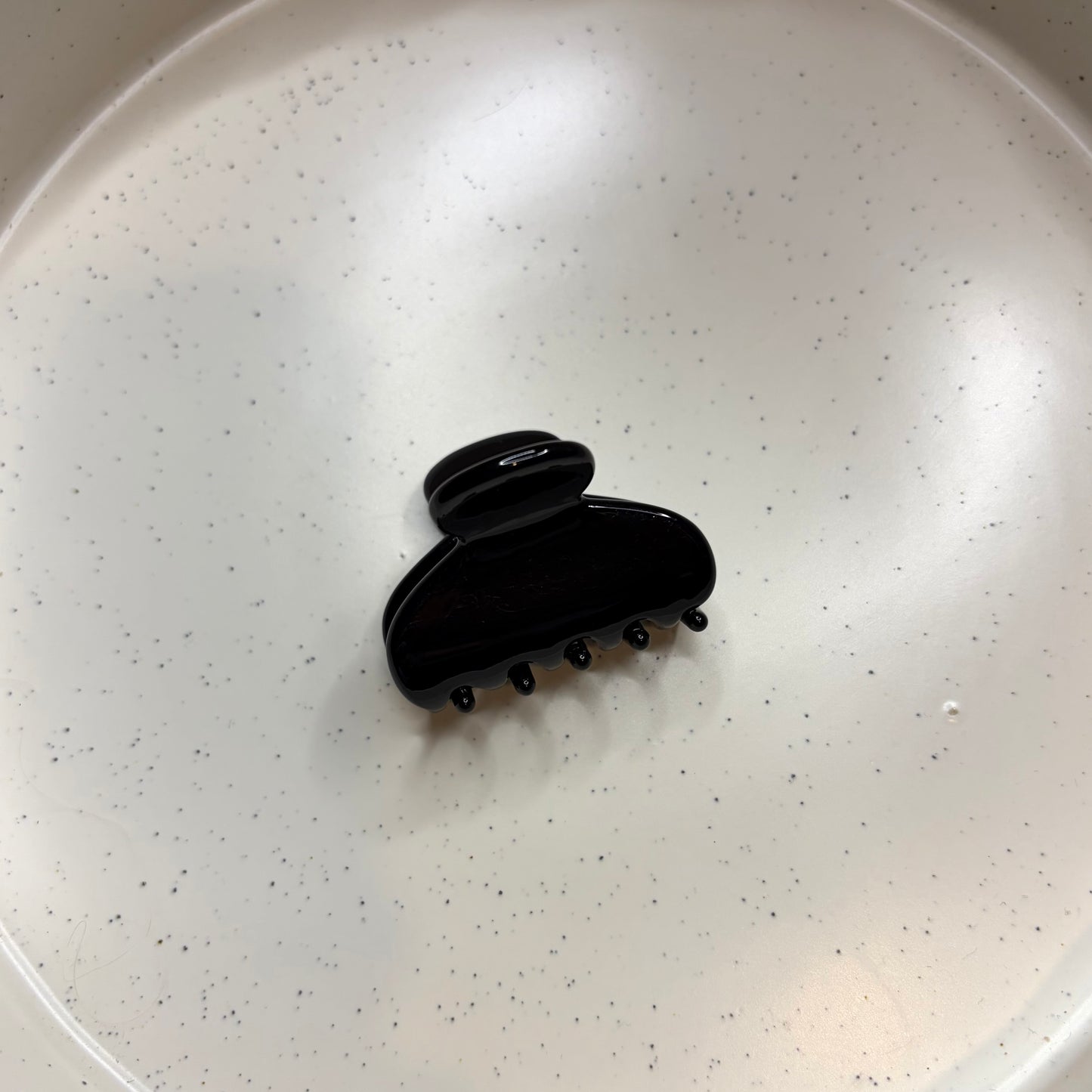 Black hairclip
