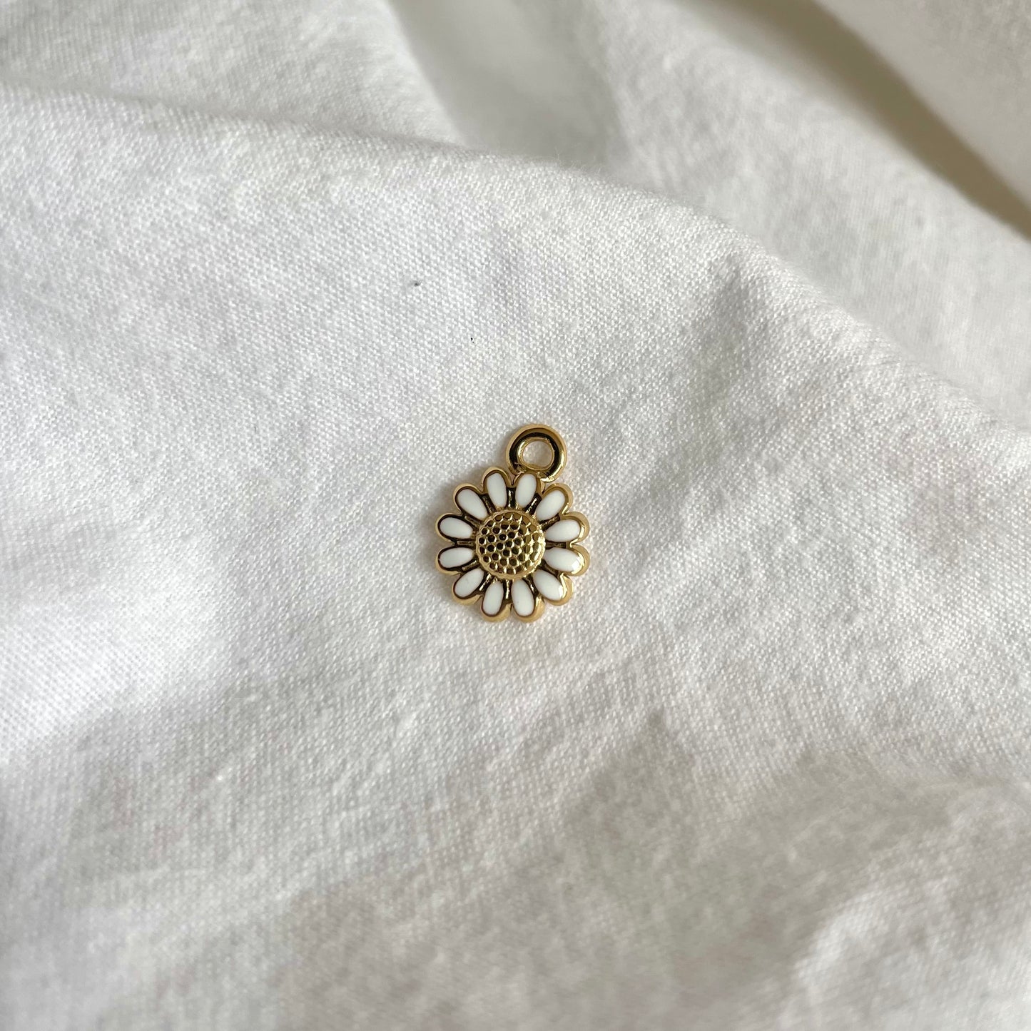 Charm: wit madeliefje