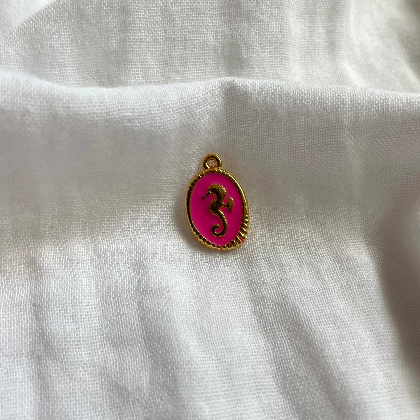 Charm: fuchsia zeepaardje