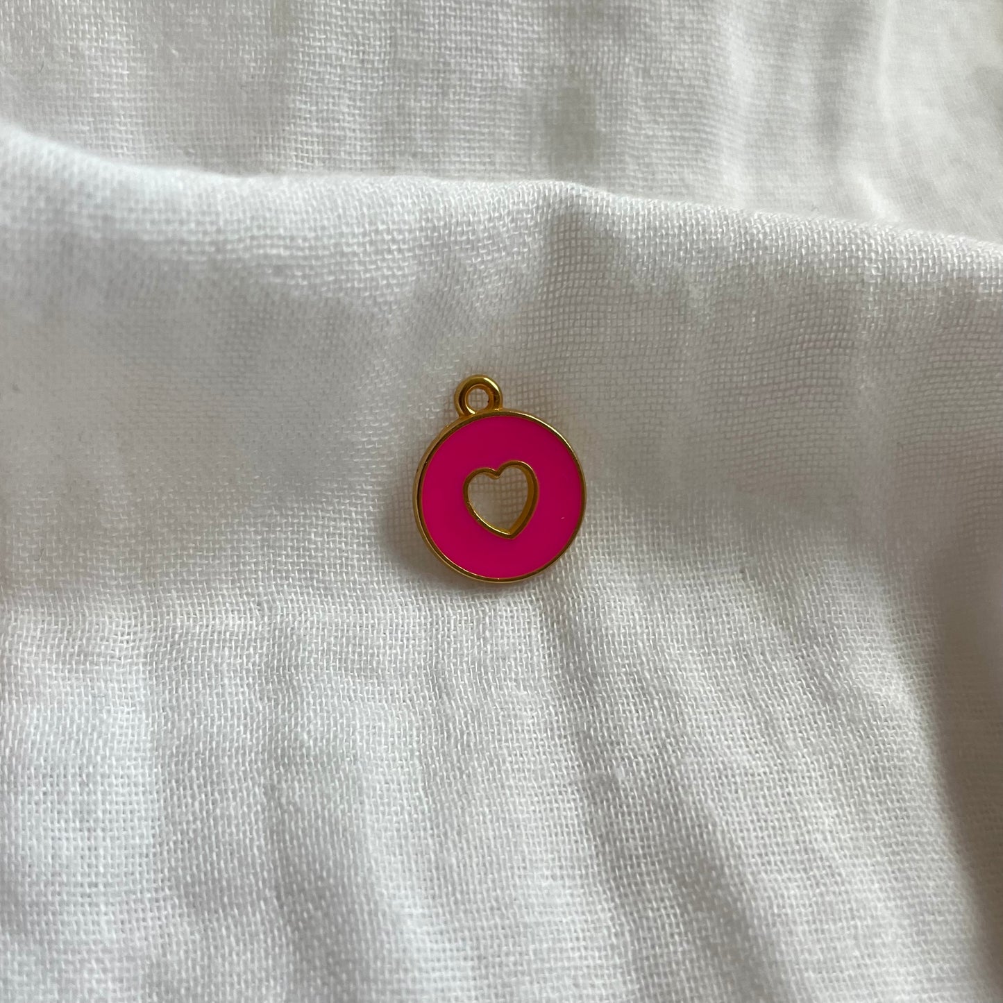 Charm: fuchsia open hartje