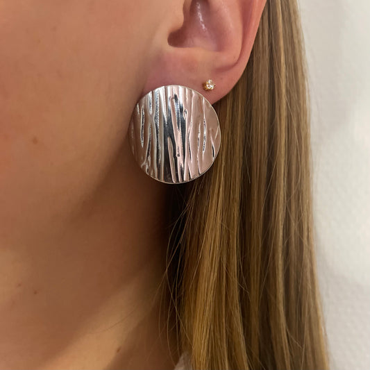 Round earrings