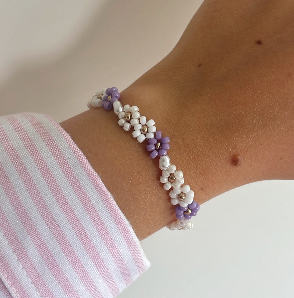 White/purple flower pearl bracelet