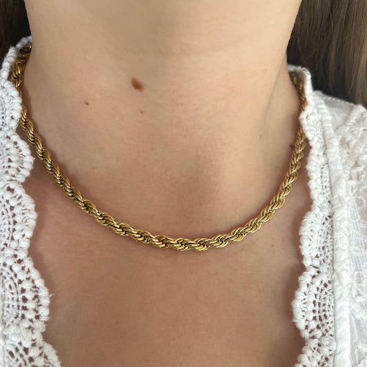 Twisted necklace