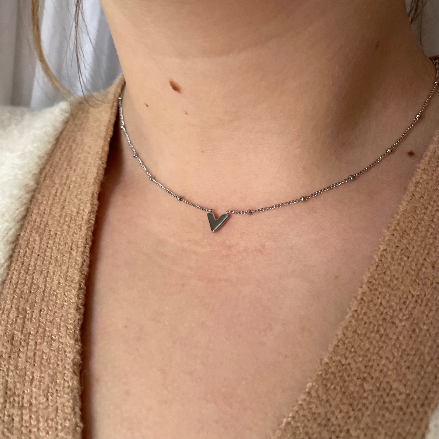 V-necklace