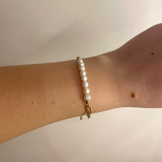 Pearl-chain bracelet