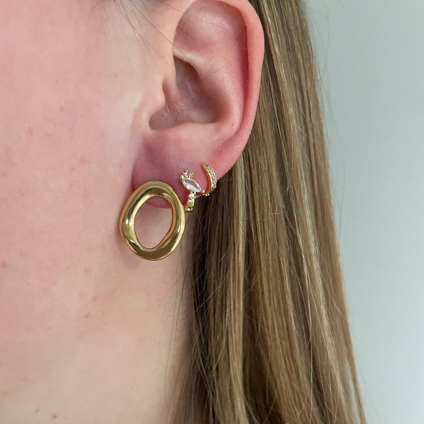 Medium circle earrings