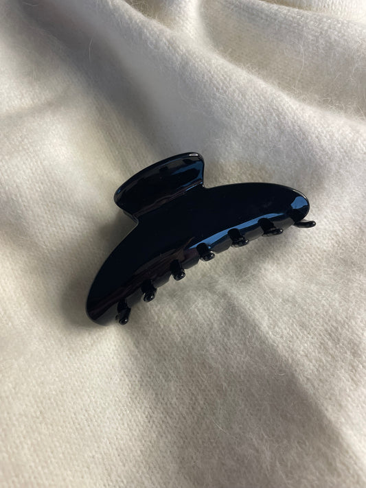 Black hairclip