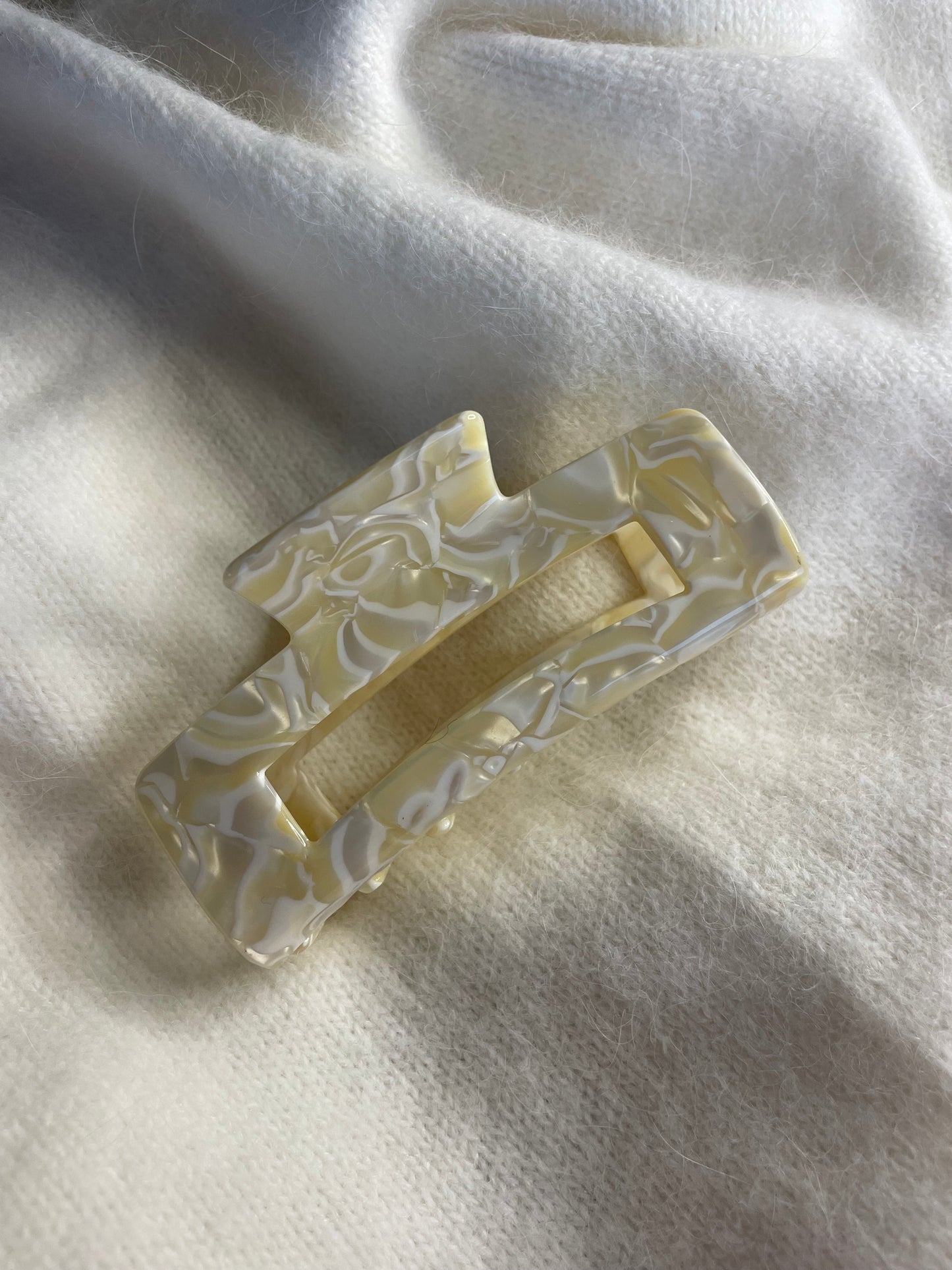 Beige rectangle hairclip