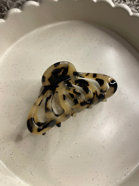 Light leopard hairclip