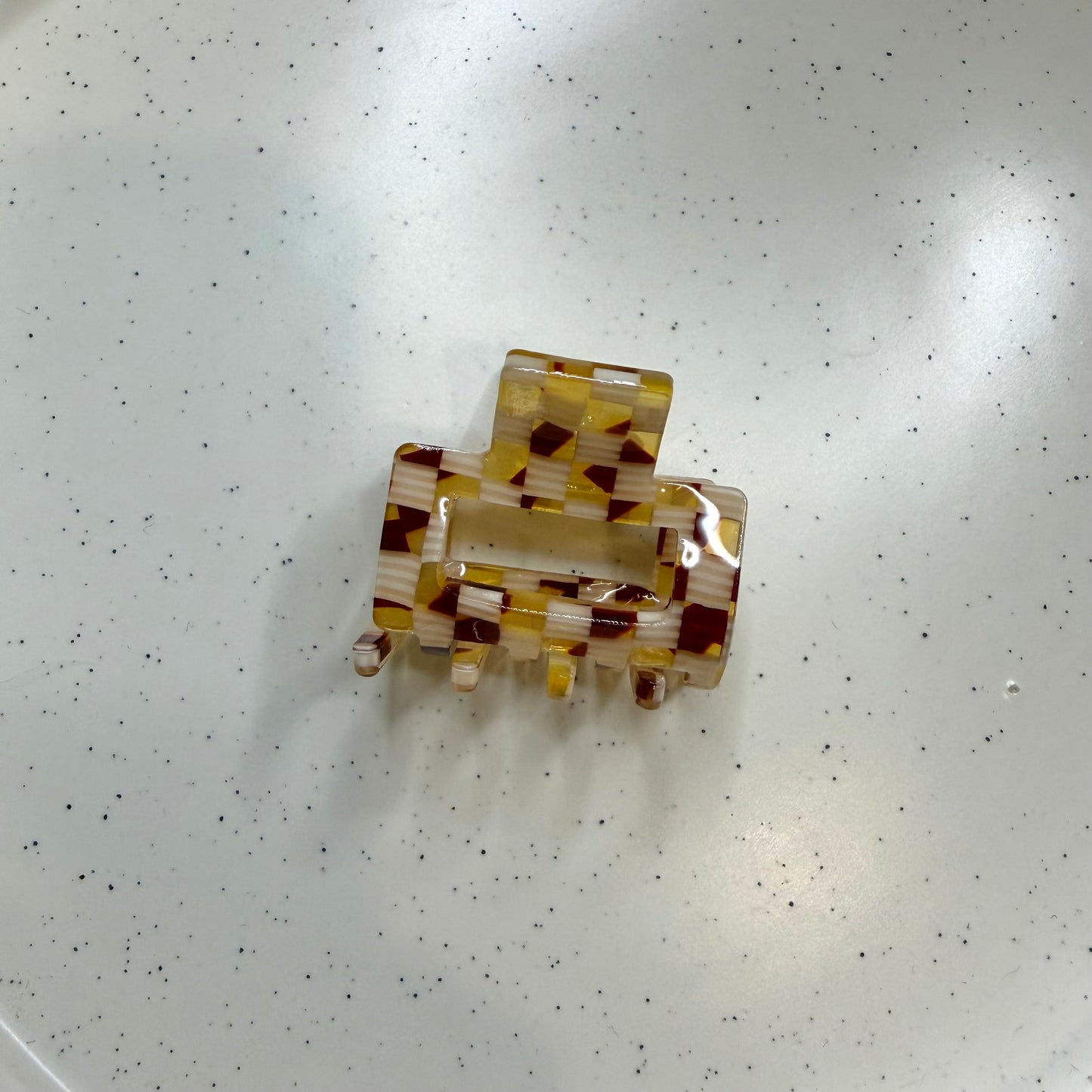 Checkered beige hairclip
