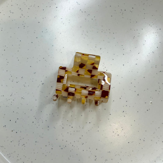 Checkered beige hairclip