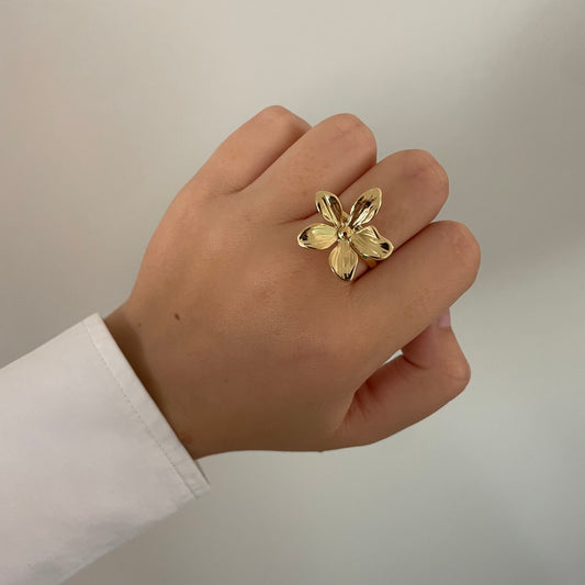 Gold flower ring