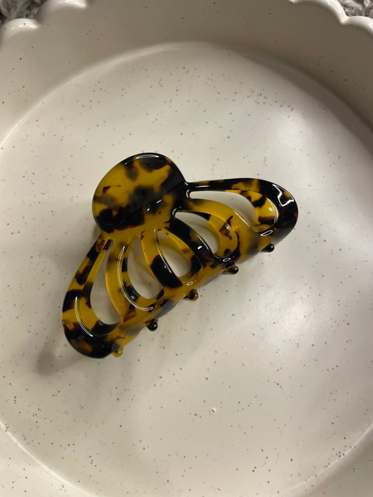 Dark leopard hairclip