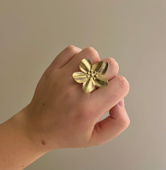 Statement flower ring