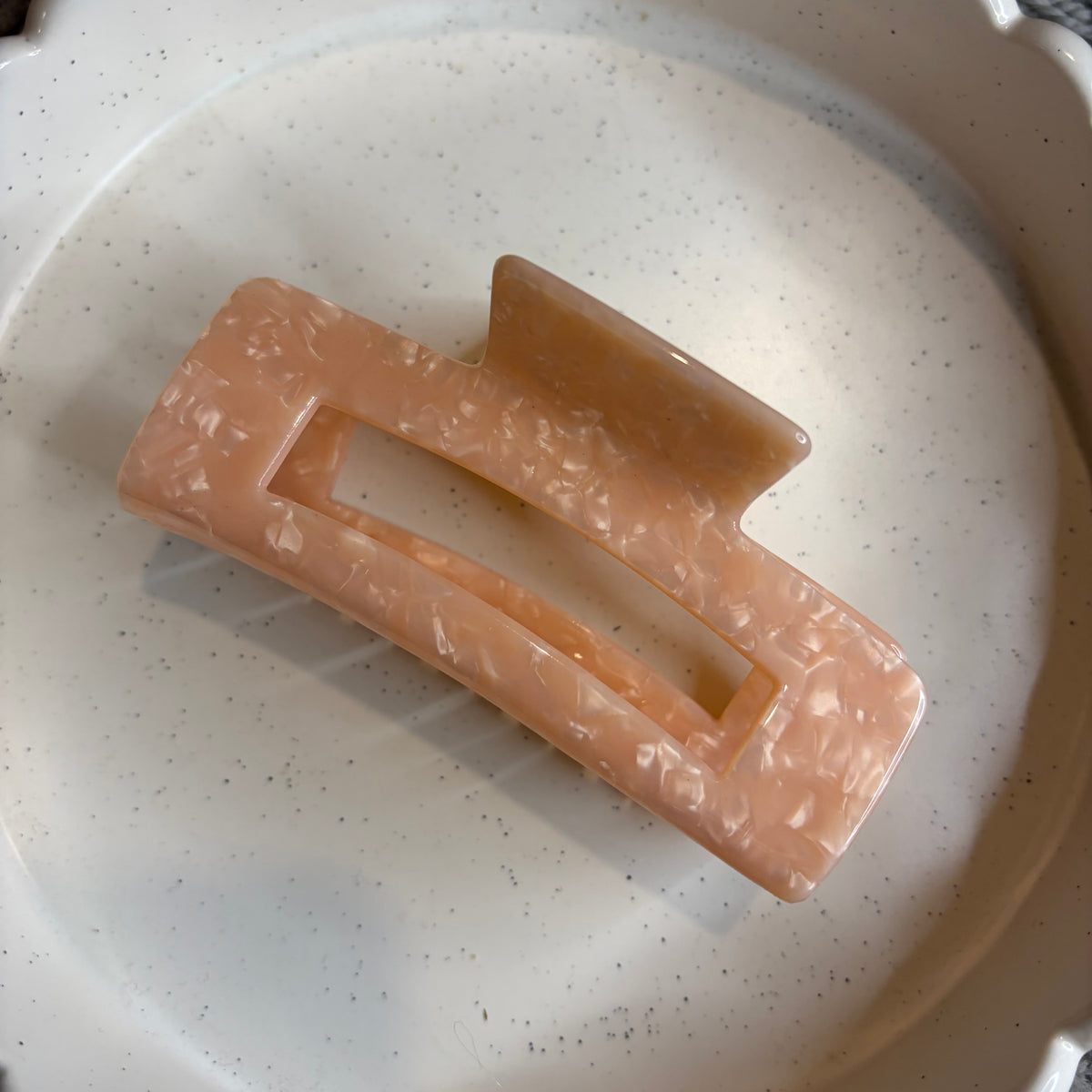 Salmon pink hairclip