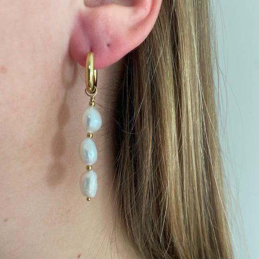 Chunky pearl earrings